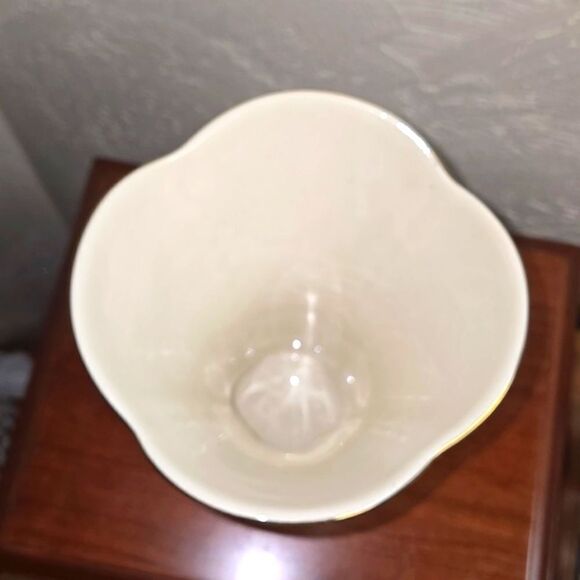 LENOX "MORNINGSIDE COTTAGE" 8" FLARED VASE - NEW - Picture 6 of 7